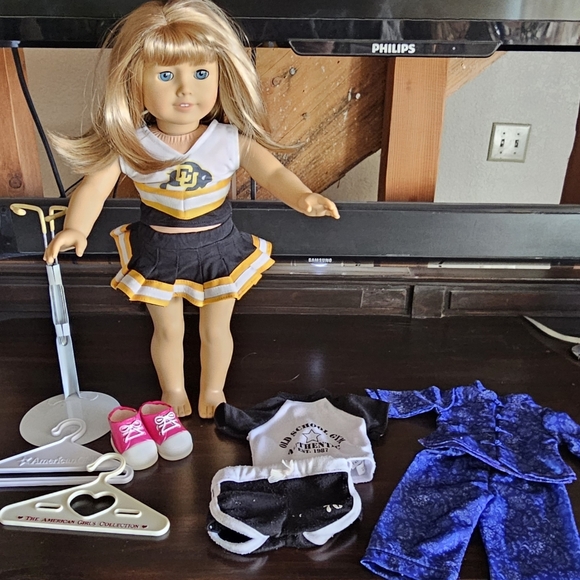 American Girl Blonde With Blue Eyes With Extras - Picture 1 of 6